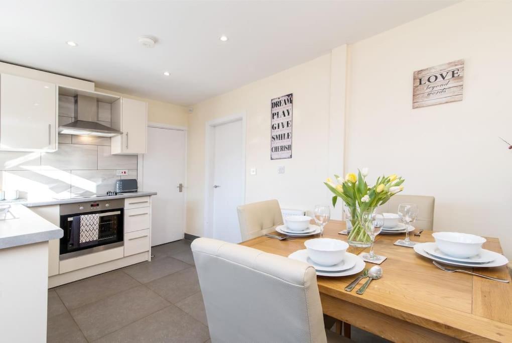 נוטינגהאם City Home From Home - Peaceful, Cosy & Modern 2Bed House מראה חיצוני תמונה